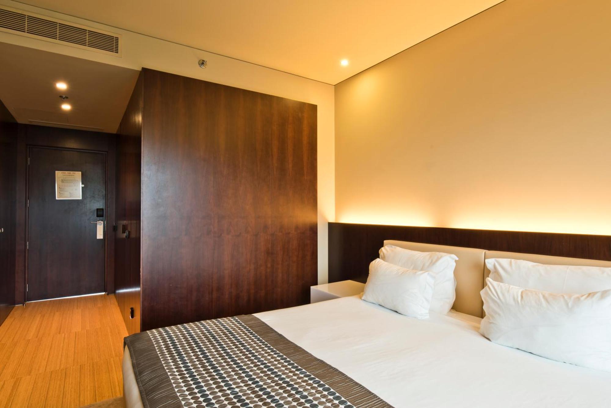 Golden Tulip Sao Joao Da Madeira Hotel Room photo